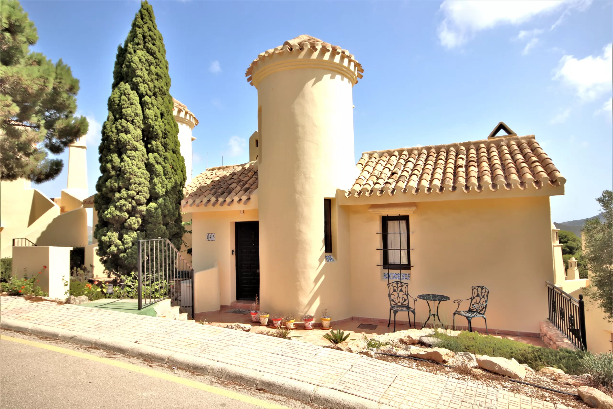 Los Molinos Villa Front