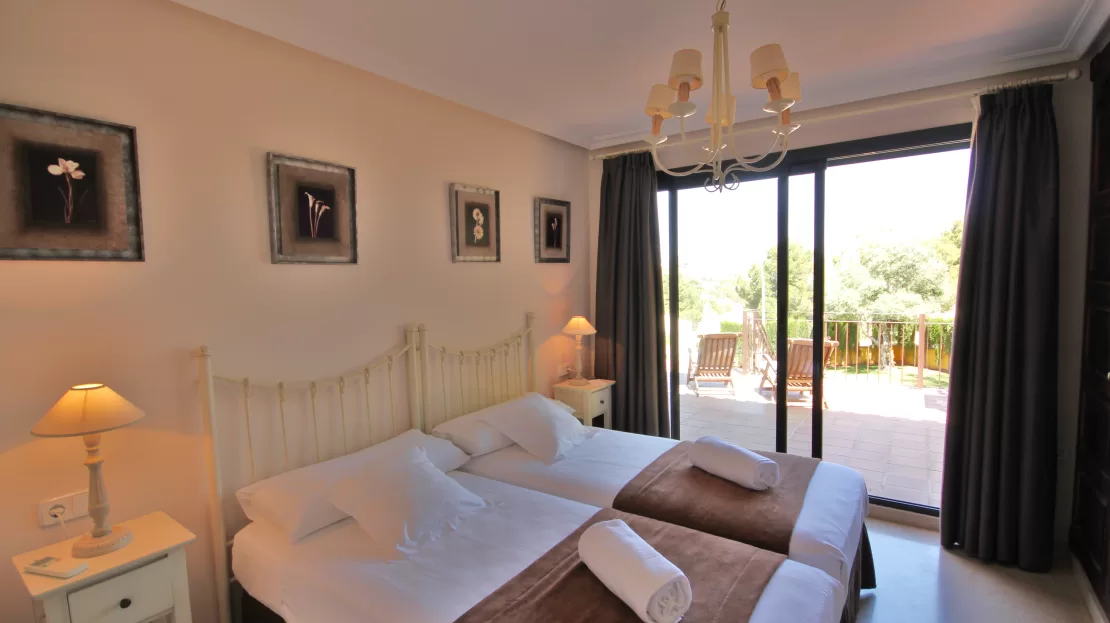 Momntemares-villa-7-Guest-Bed-3