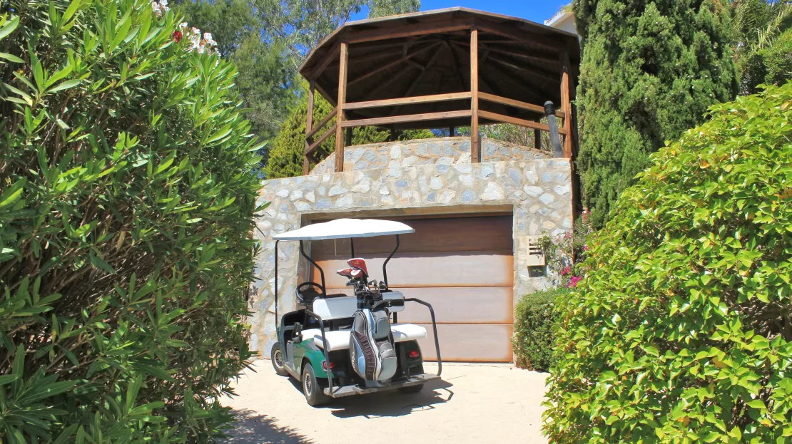 Villa Qualitair golf buggy garage.